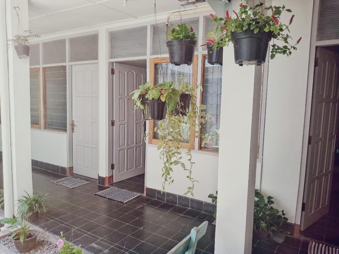 Hotel Ndalem Mbak Charly Pakualaman Esterno foto